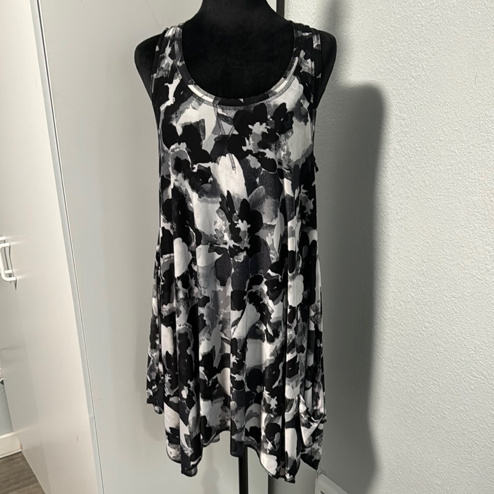 Black and White Asymmetrical Sleeveless Tunic
